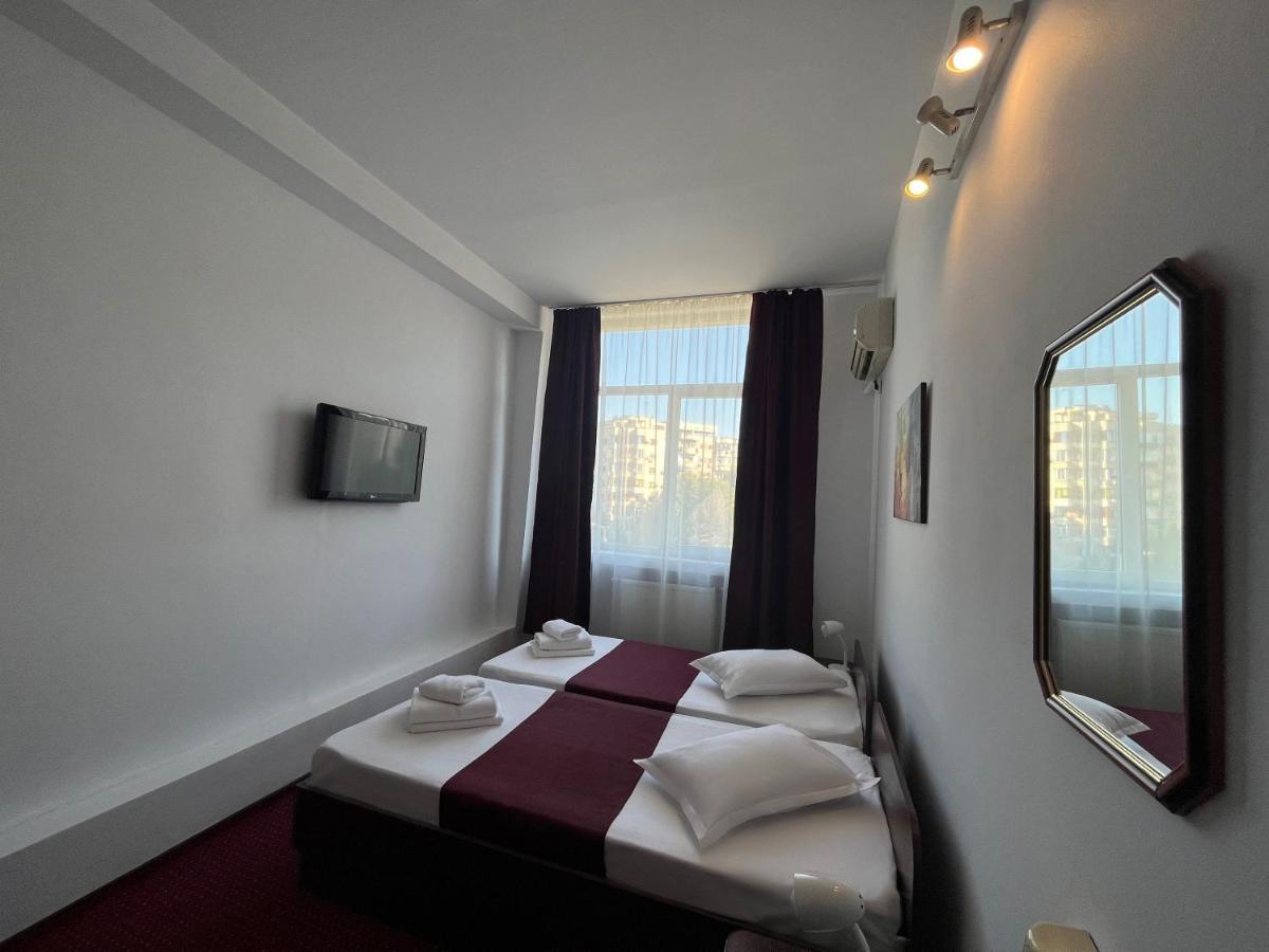 Hotel Tineretului Bucureşti Ngoại thất bức ảnh